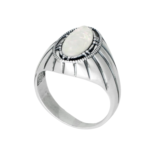 Pierścionek z opalem białym srebro oksydowane