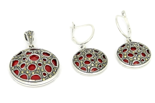 Komplet z markazytami i koralem